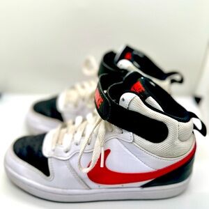 4.5Y Nike Court Borough Mid 2